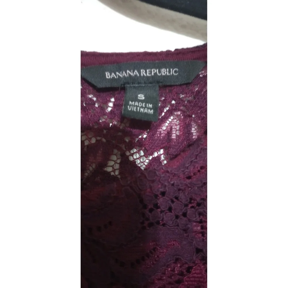 Banana Republic Womens Small Burgundy Pink Floral Lace Keyhole Lined Blouse Top